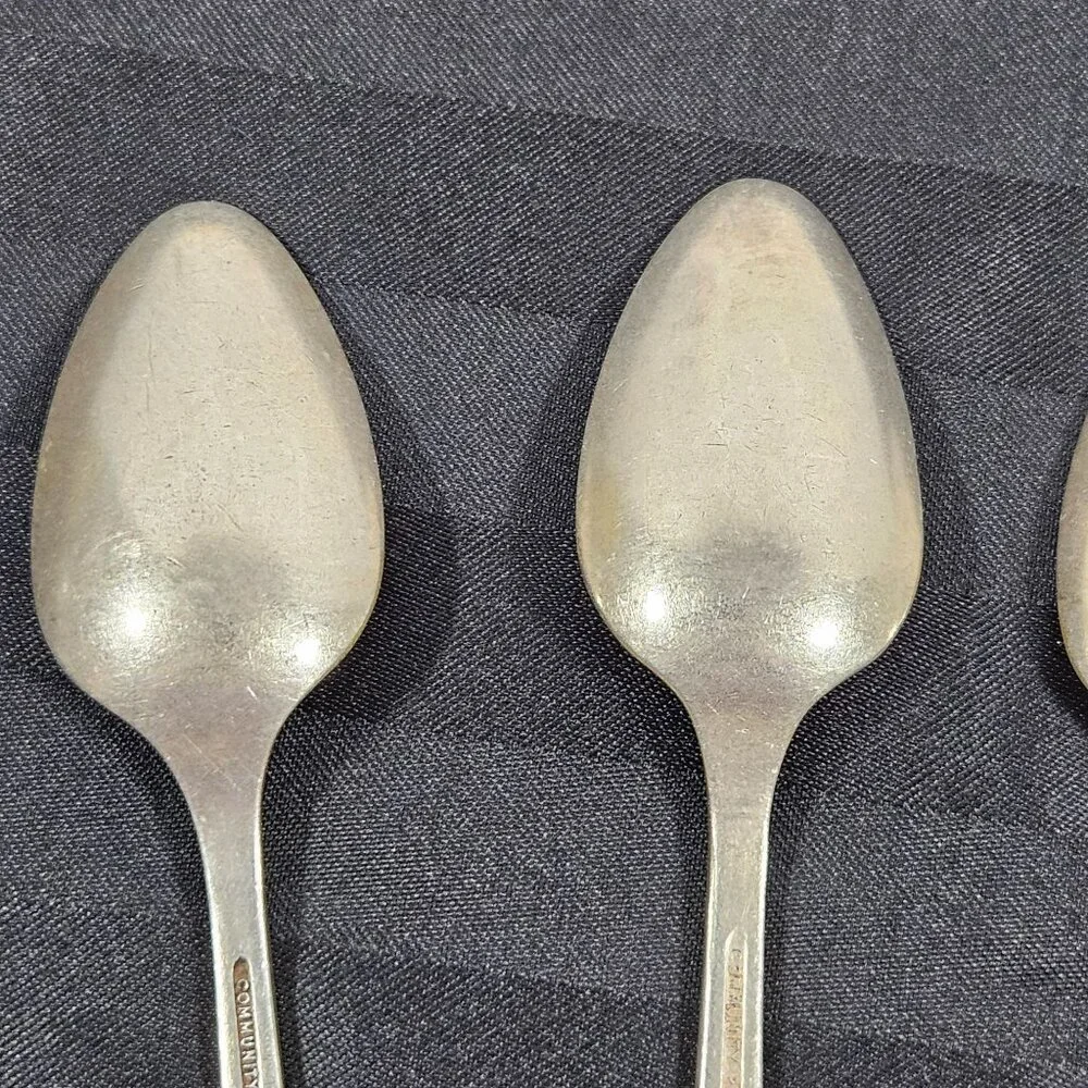 Vintage Oneida‎ Community Plate Silverplate 4 Teaspoons Coronation Pattern
